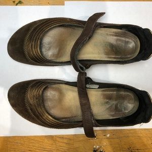 Naot Kirei Mary Janes